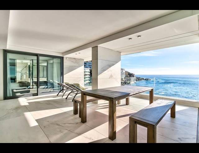 5 BEDROOM APARTMENT FOR SALE IN BANTRY BAY